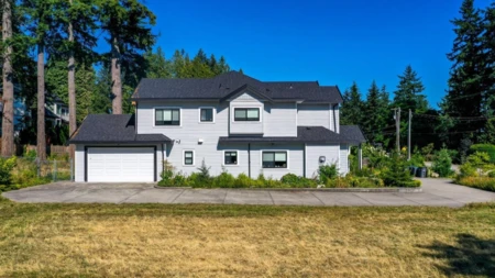 Family Room Photo of 13409 56 Avenue, Surrey, BC