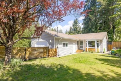 5700 Trident Avenue, Sechelt, BC, Sechelt — Single Family Residence for sale