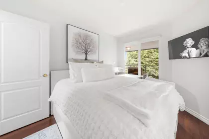 Hallway Photo of 412 1220 Fir Street, White Rock, BC