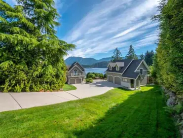 6560 N Gale Avenue, Sechelt, BC, Sechelt — Single Family Residence for sale