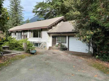 63491 Flood Hope Road, Hope, BC, Hope — Single Family Residence for sale
