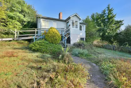 547 N Fletcher Road, Gibsons, BC, Gibsons — Single Family Residence for sale