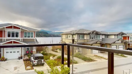 5946 Beachgate Lane, Sechelt, BC, Sechelt — Townhouse for sale
