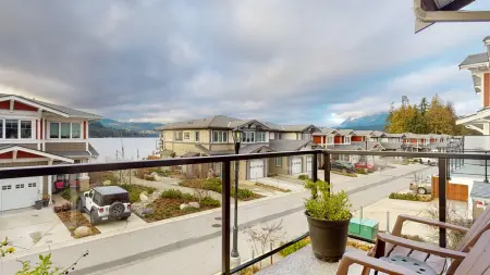 5946 Beachgate Lane, Sechelt, BC, Sechelt — Townhouse for sale