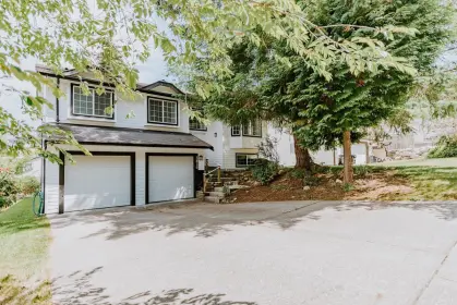 5810 Reef Road, Sechelt, BC, Sechelt — Single Family Residence for sale