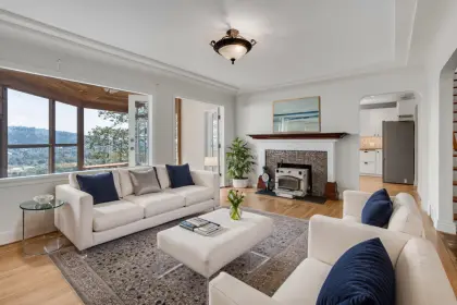 194 N Ellesmere Avenue, Burnaby, BC, Burnaby — Single Family Residence for sale