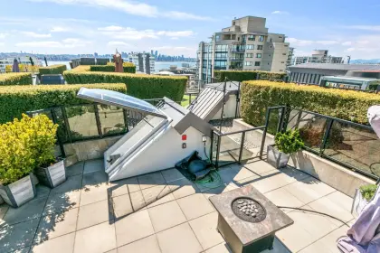 504 105 W 2nd Street, North Vancouver, BC, North vancouver — Apartment/Condo for sale