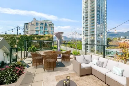 504 105 W 2nd Street, North Vancouver, BC, North vancouver — Apartment/Condo for sale