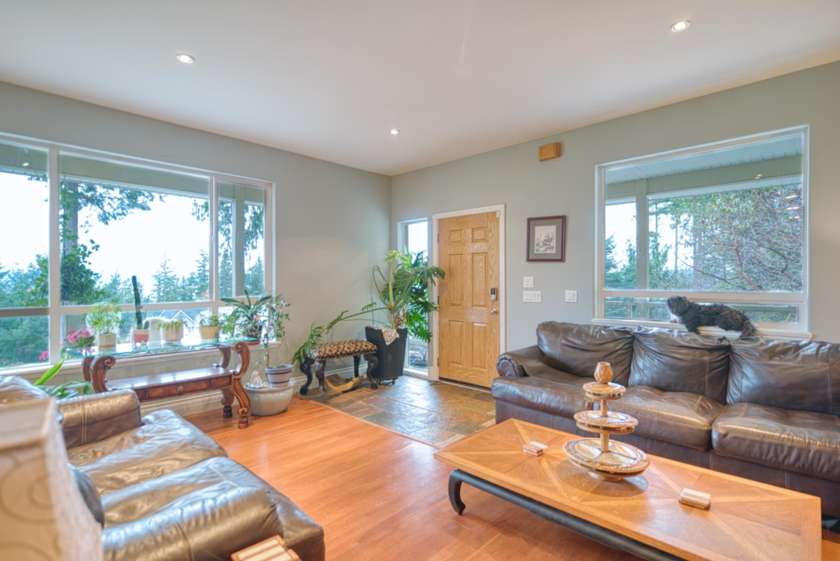 Breakfast Nook Photo of 4177 Johnston Heights Drive, Garden Bay, BC