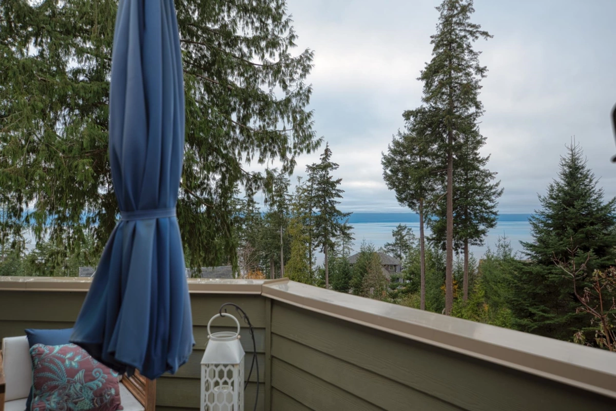 Entry Foyer Photo of 4177 Johnston Heights Drive, Garden Bay, BC