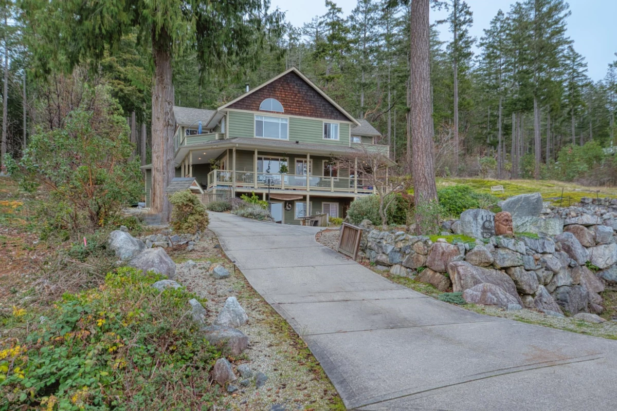 Family Room Photo of 4177 Johnston Heights Drive, Garden Bay, BC