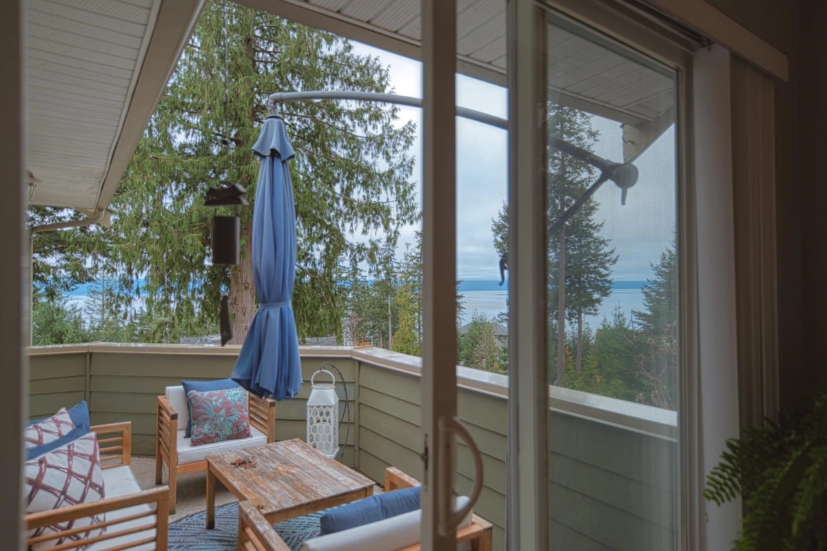 Hallway Photo of 4177 Johnston Heights Drive, Garden Bay, BC