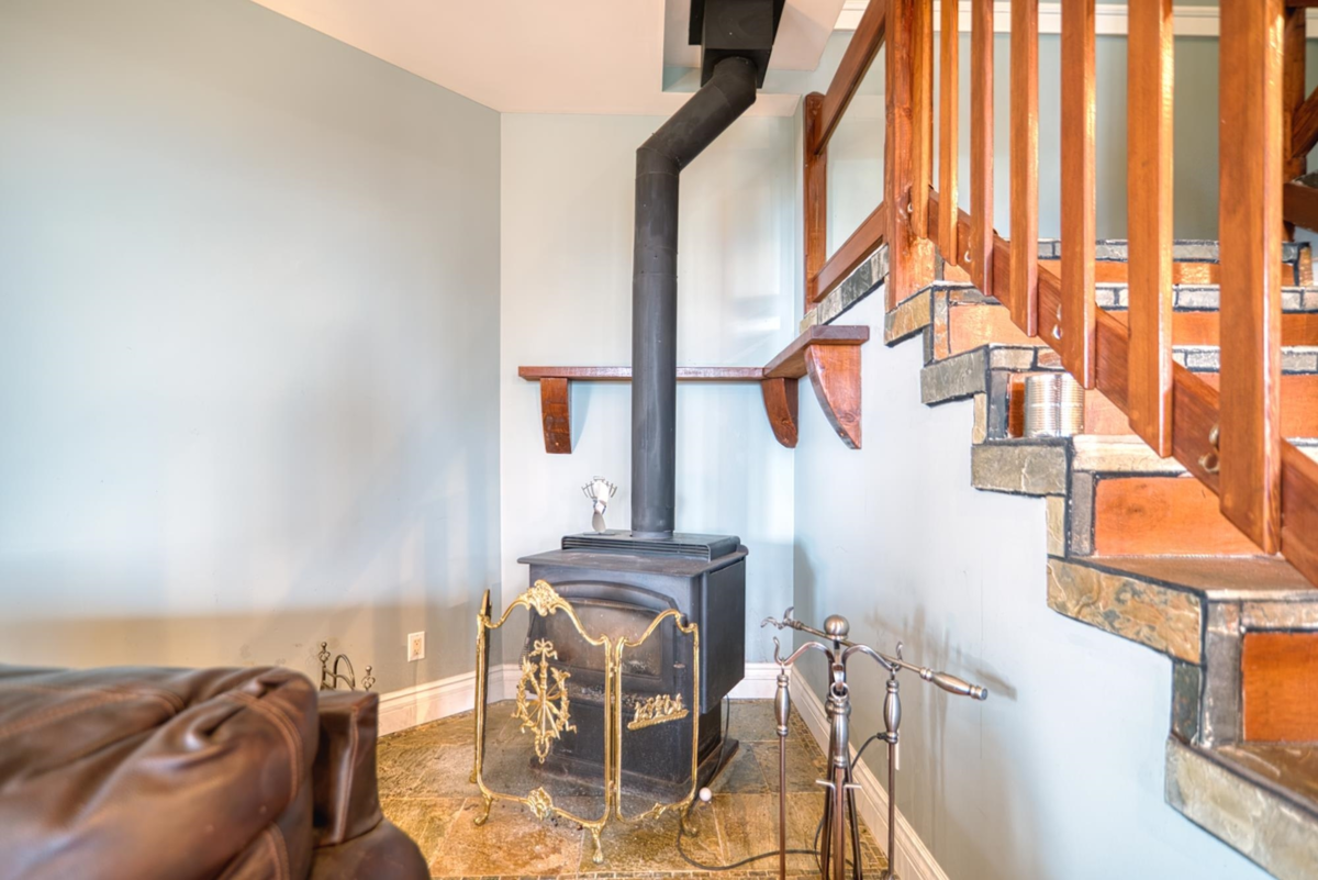 Walk-In Closet Photo of 4177 Johnston Heights Drive, Garden Bay, BC