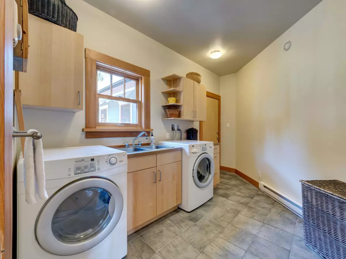 Bedroom 3 Photo of 6373 N Gale Avenue, Sechelt, BC