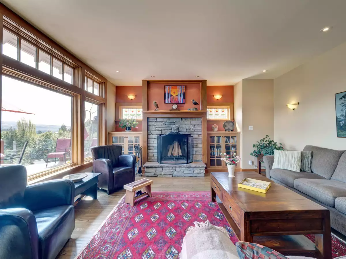 Breakfast Nook Photo of 6373 N Gale Avenue, Sechelt, BC