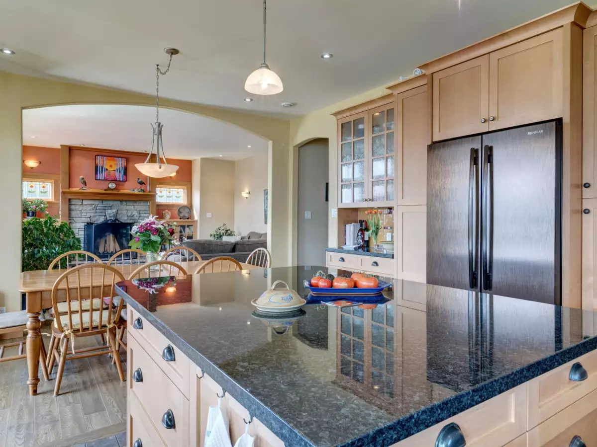 Dining Area Photo of 6373 N Gale Avenue, Sechelt, BC