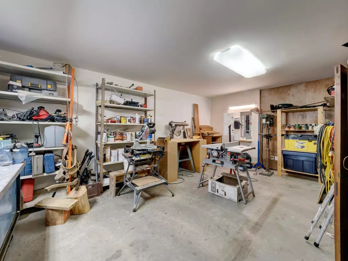 Entry Foyer Photo of 6373 N Gale Avenue, Sechelt, BC