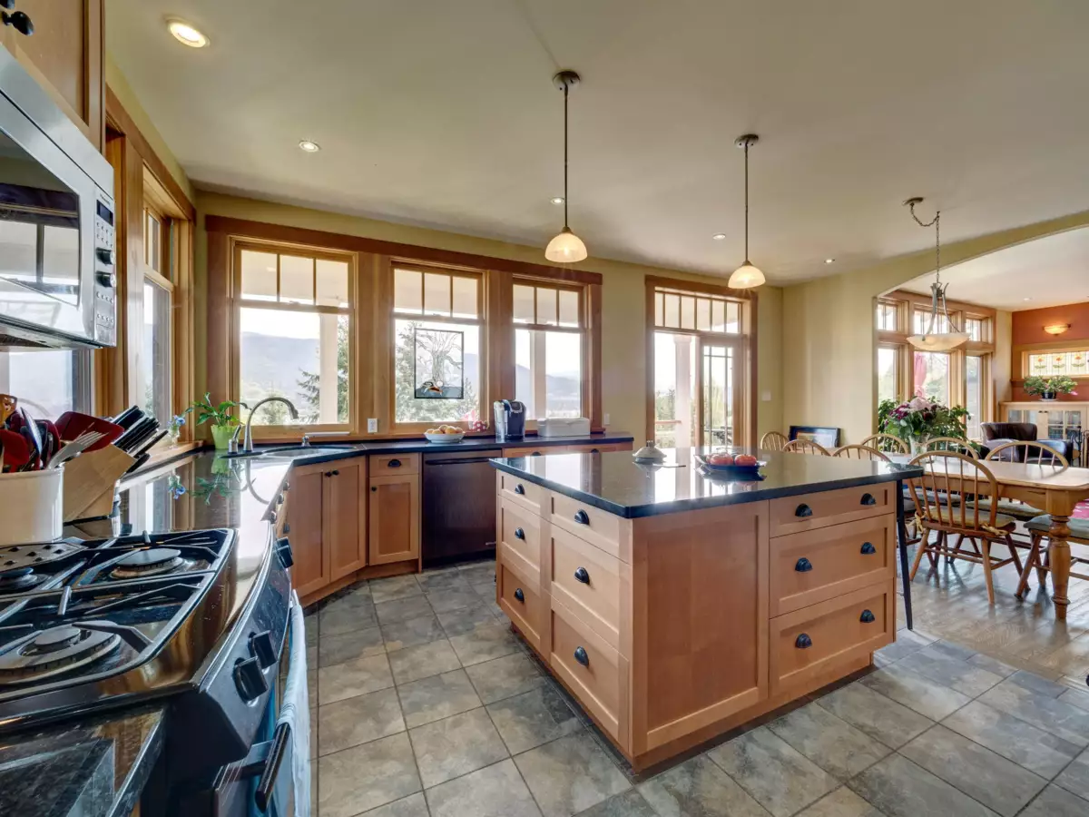 Family Room Photo of 6373 N Gale Avenue, Sechelt, BC