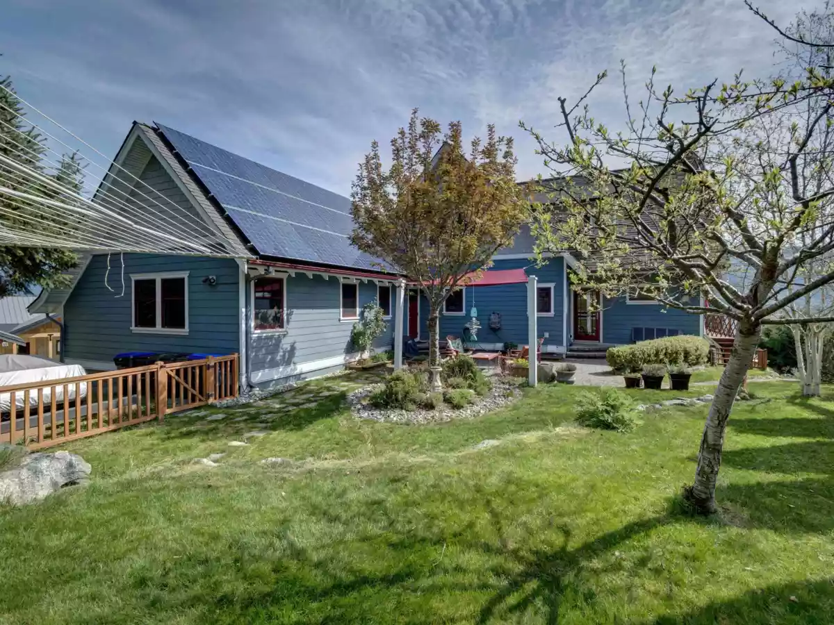 Garden / Landscaping Photo of 6373 N Gale Avenue, Sechelt, BC