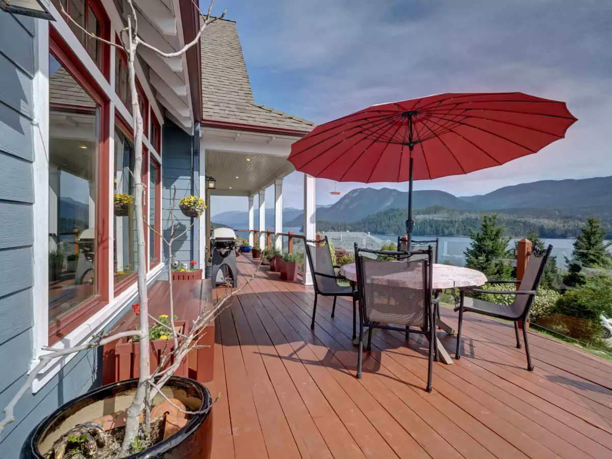 Hot Tub / Spa Photo of 6373 N Gale Avenue, Sechelt, BC