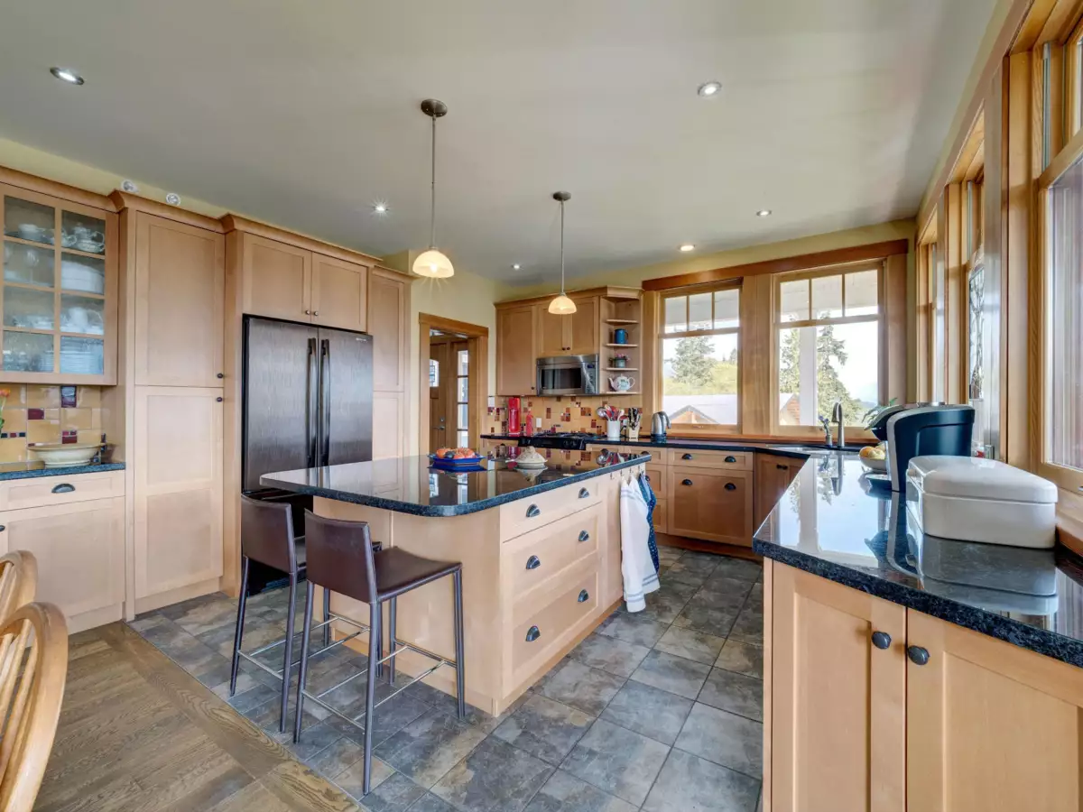 Kitchen Photo of 6373 N Gale Avenue, Sechelt, BC