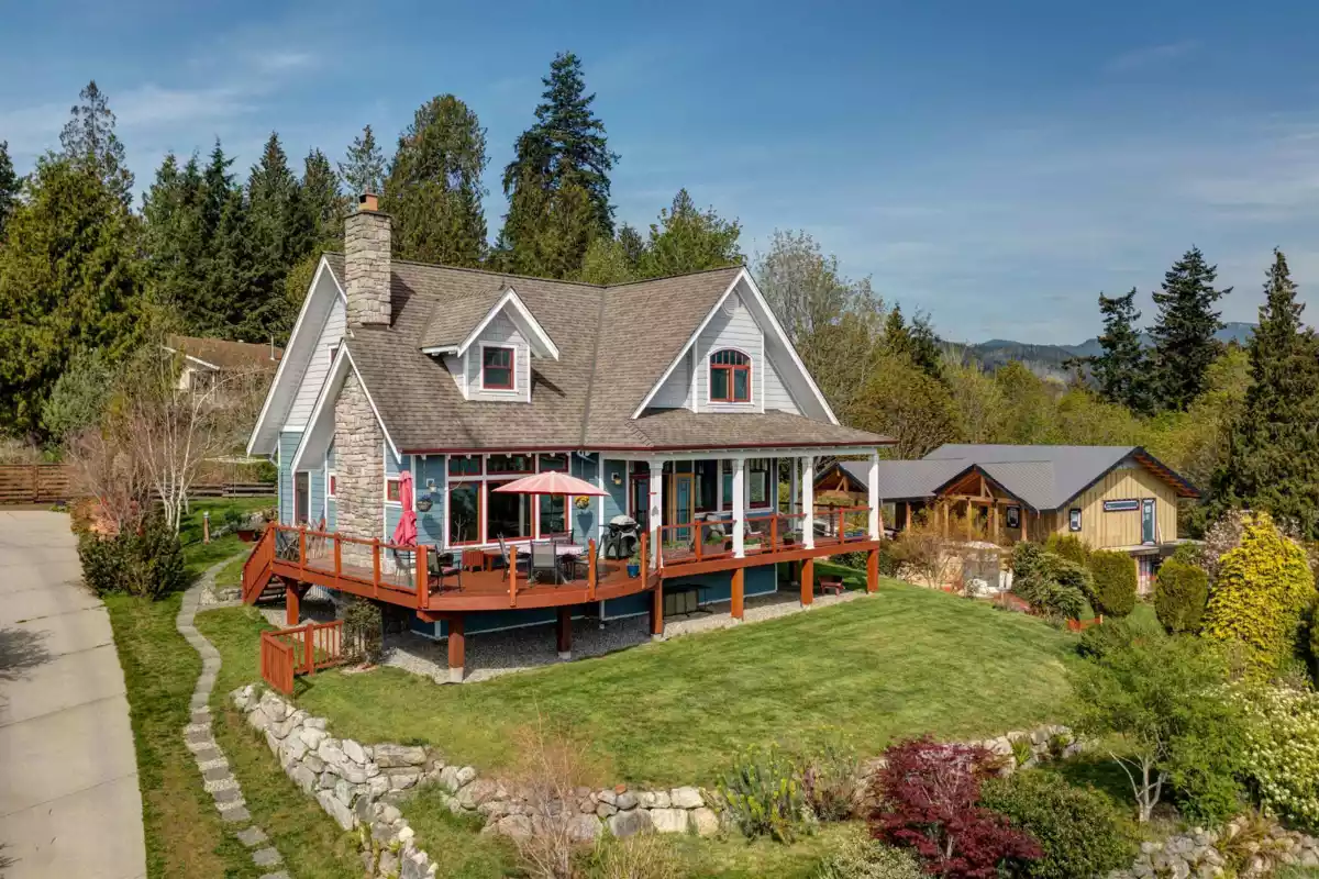 Living Room Photo of 6373 N Gale Avenue, Sechelt, BC