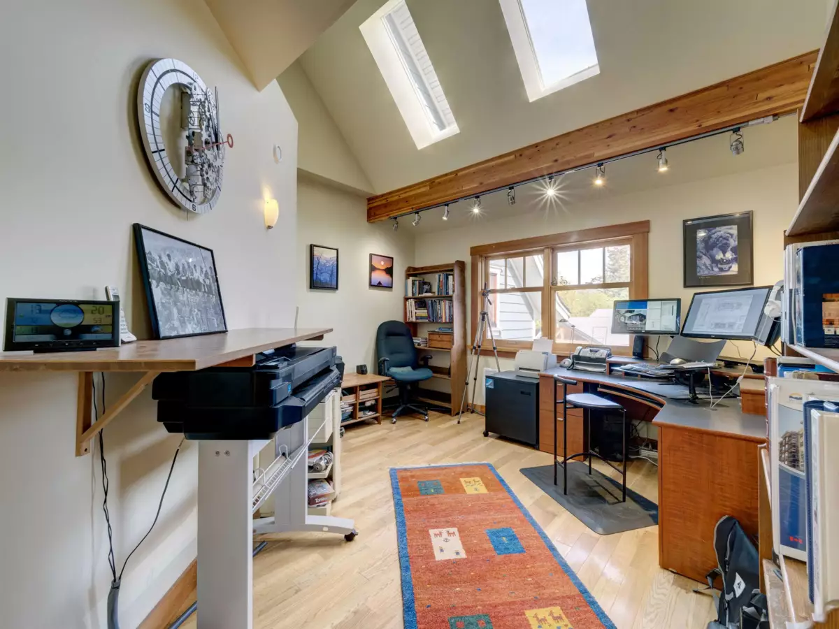 Walk-In Closet Photo of 6373 N Gale Avenue, Sechelt, BC