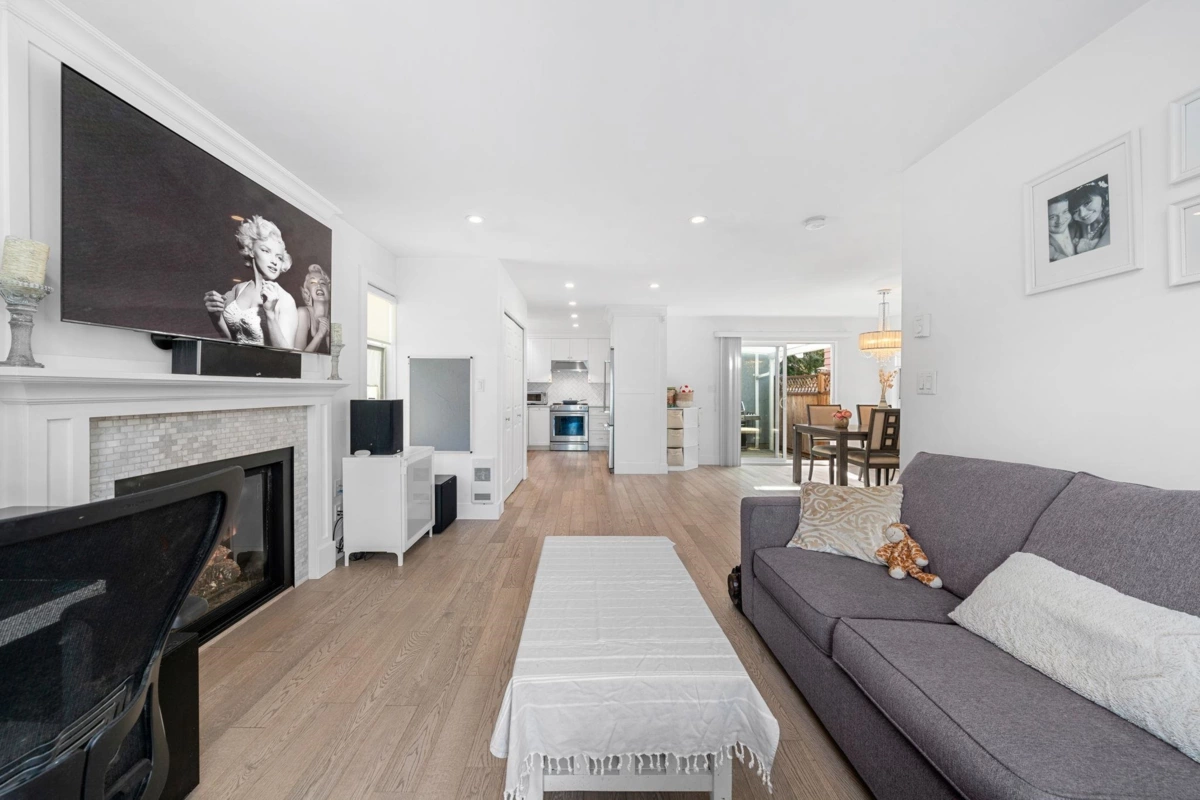 Dining Area Photo of 3558 W 8th Avenue, Vancouver, BC