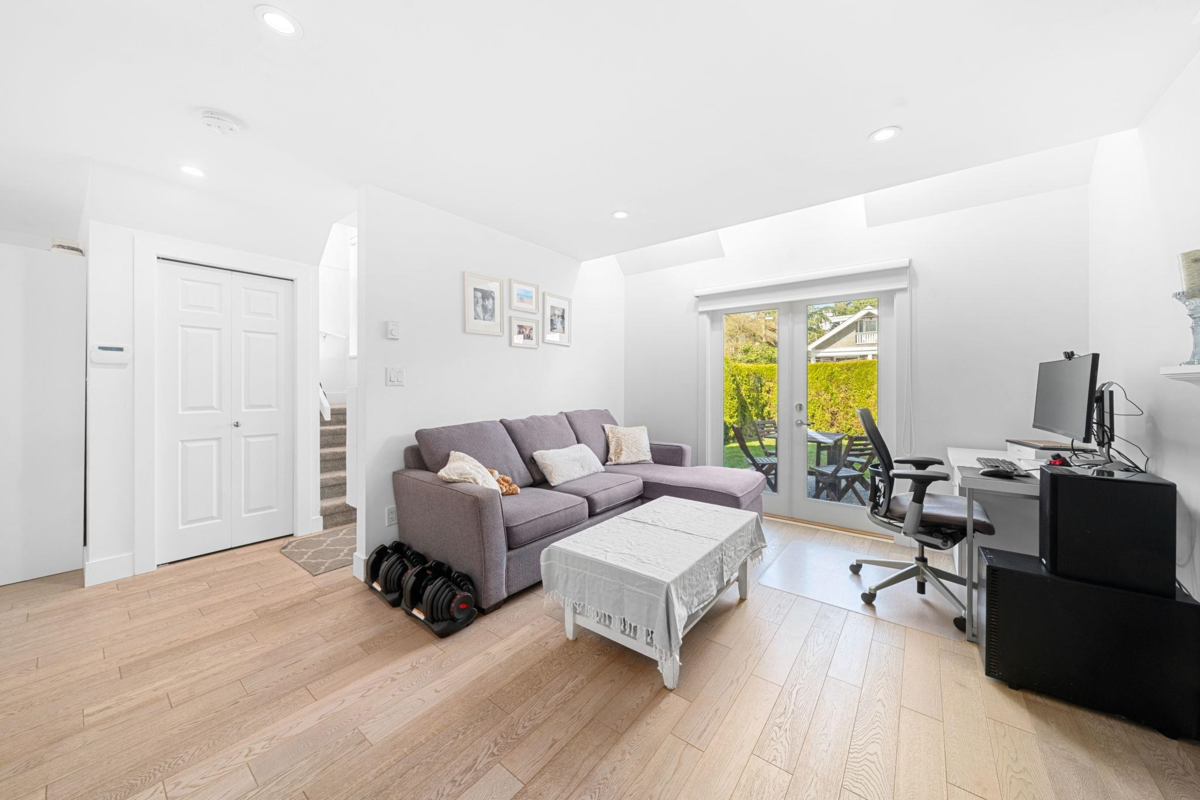 Family Room Photo of 3558 W 8th Avenue, Vancouver, BC