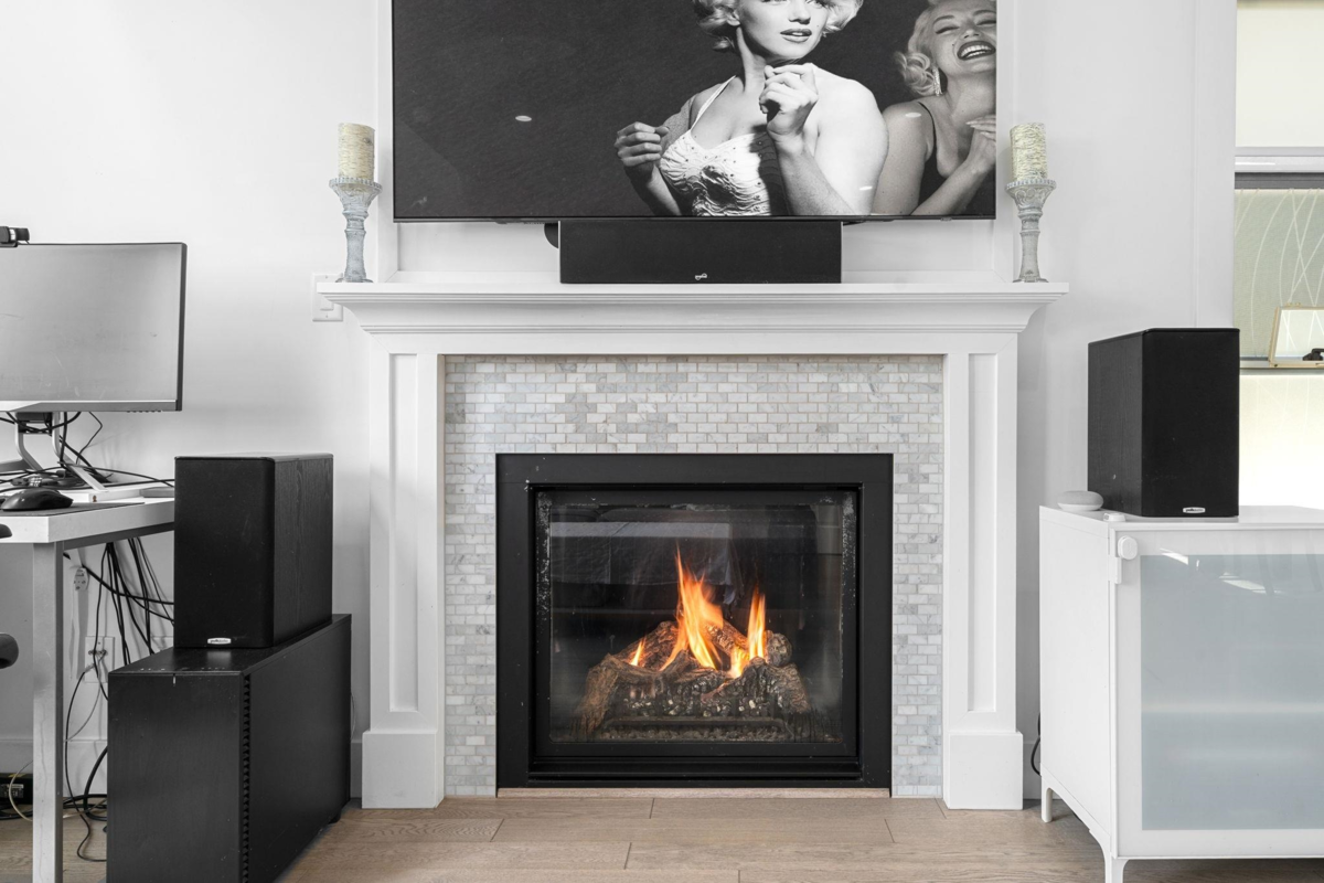 Living Room Photo of 3558 W 8th Avenue, Vancouver, BC