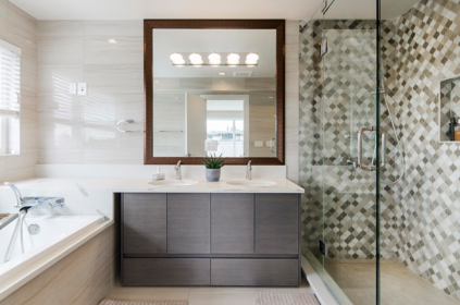 Entry Foyer Photo of 2010 Queens Avenue, West Vancouver, BC