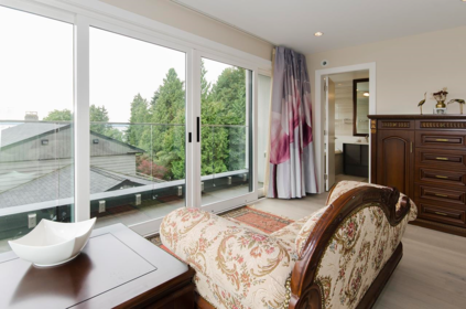 Mudroom Photo of 2010 Queens Avenue, West Vancouver, BC