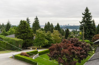 Staircase Photo of 2010 Queens Avenue, West Vancouver, BC