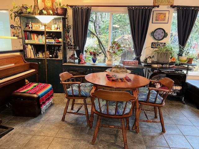 Breakfast Nook Photo of 28316 Dewdney Trunk Road, Maple Ridge, BC