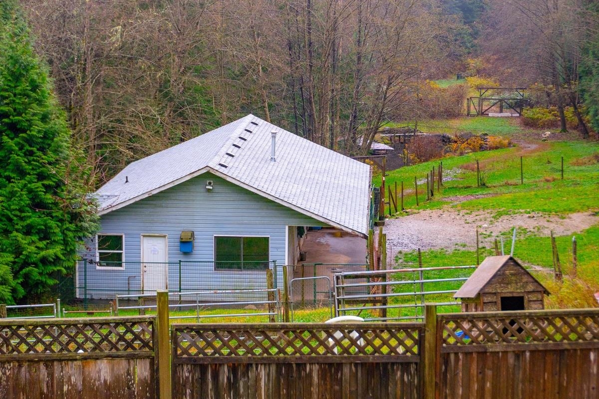 Entry Foyer Photo of 28316 Dewdney Trunk Road, Maple Ridge, BC