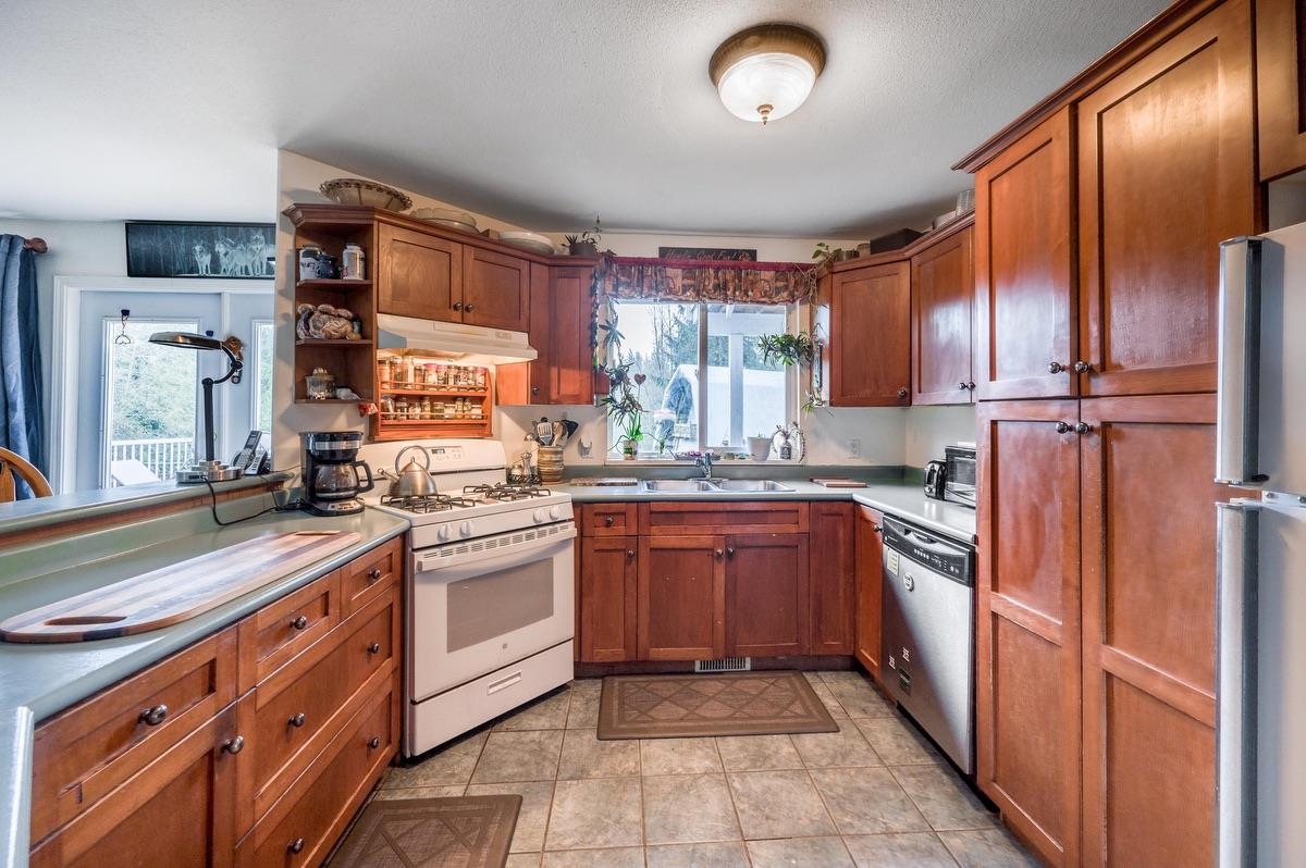 Guest Bathroom Photo of 28316 Dewdney Trunk Road, Maple Ridge, BC