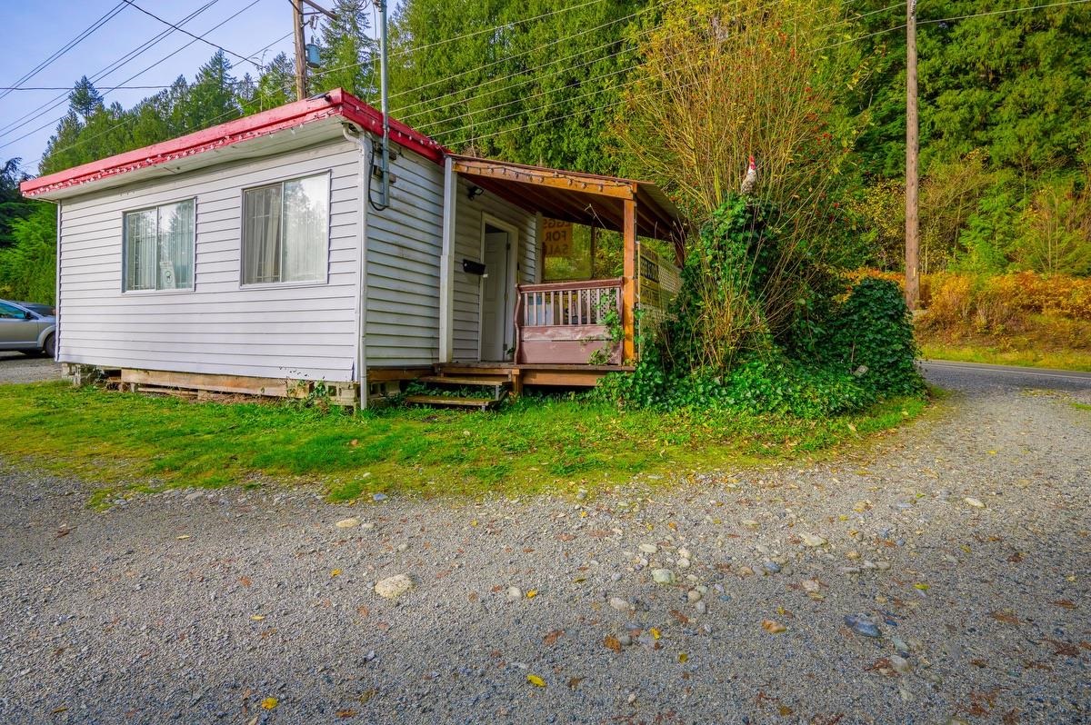 Hallway Photo of 28316 Dewdney Trunk Road, Maple Ridge, BC