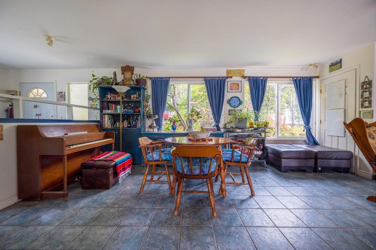 Kitchen Island Photo of 28316 Dewdney Trunk Road, Maple Ridge, BC