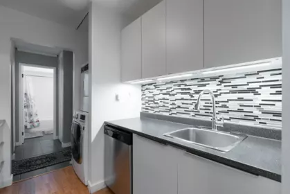 402 9880 Manchester Drive, Burnaby, BC, Burnaby — Apartment/Condo for sale