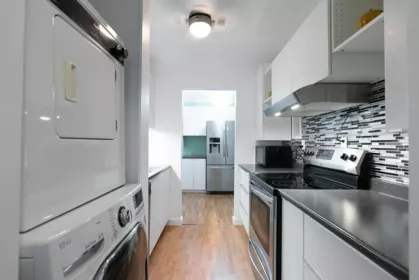 402 9880 Manchester Drive, Burnaby, BC, Burnaby — Apartment/Condo for sale