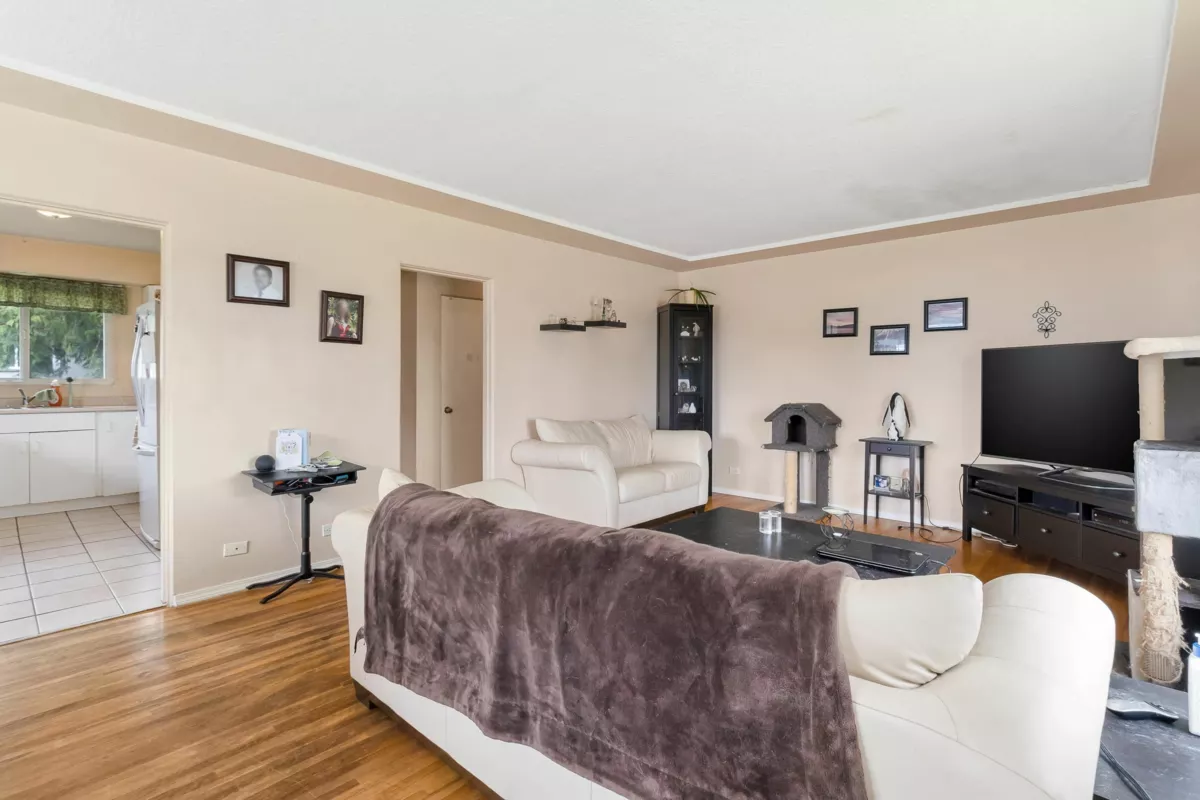 Kitchen Photo of 10184 127 Street, Surrey, BC