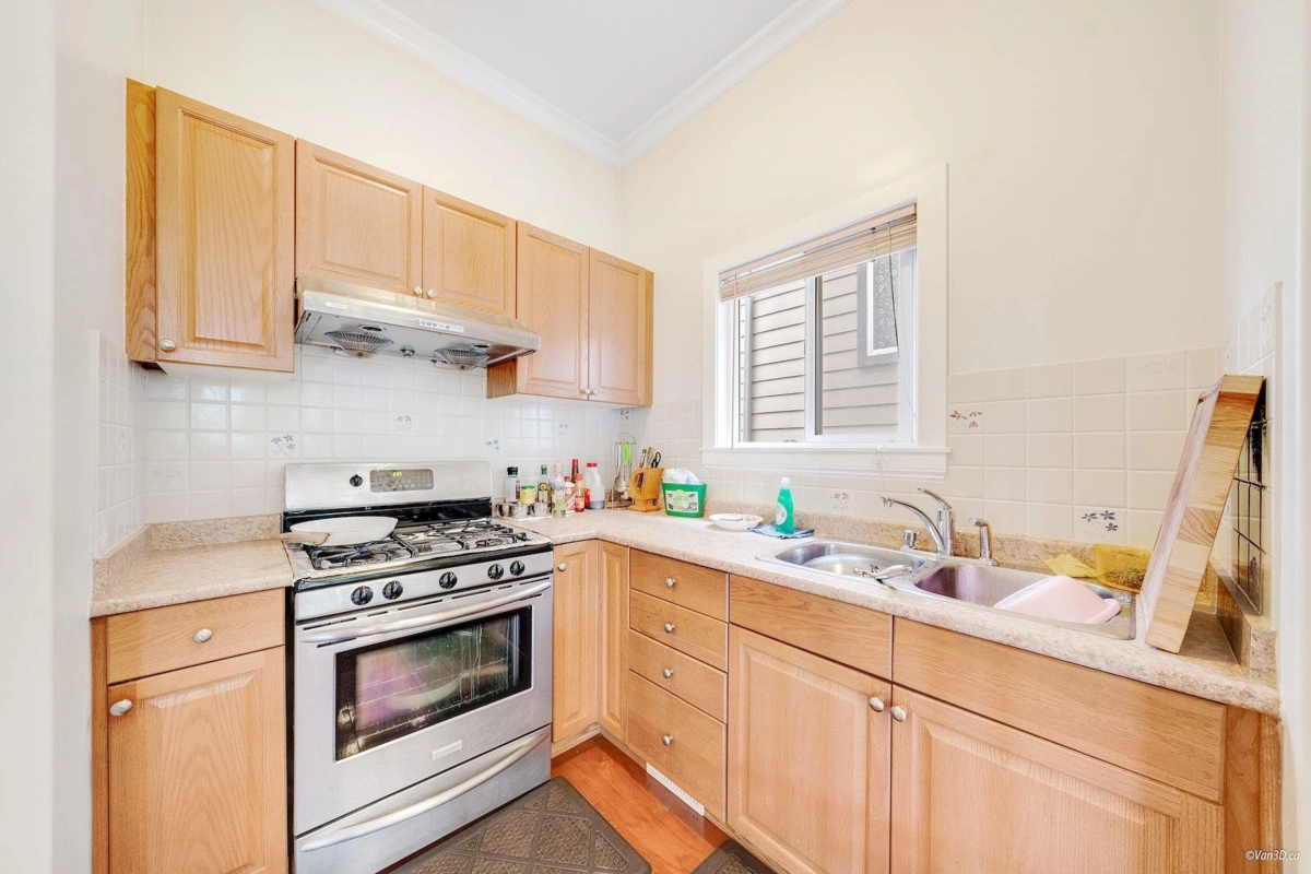 Basement Recreation Room Photo of 11353 154a Street, Surrey, BC