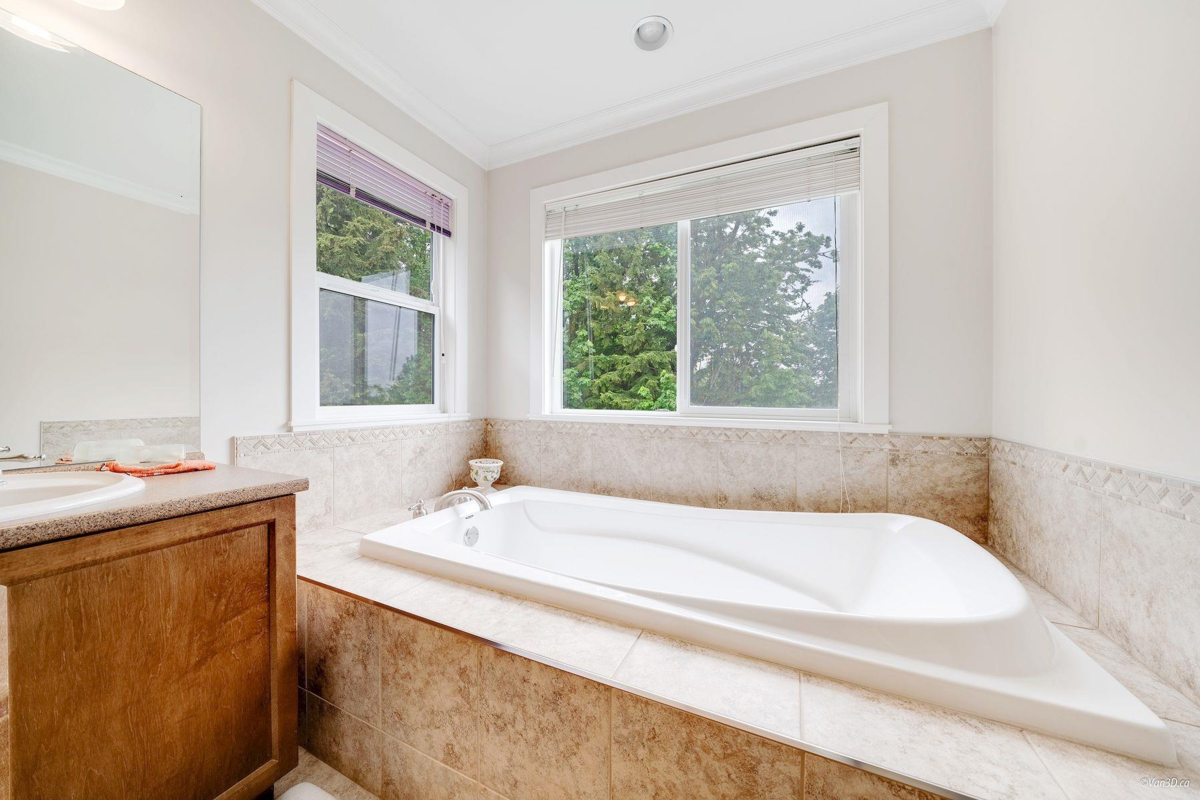 Breakfast Nook Photo of 11353 154a Street, Surrey, BC