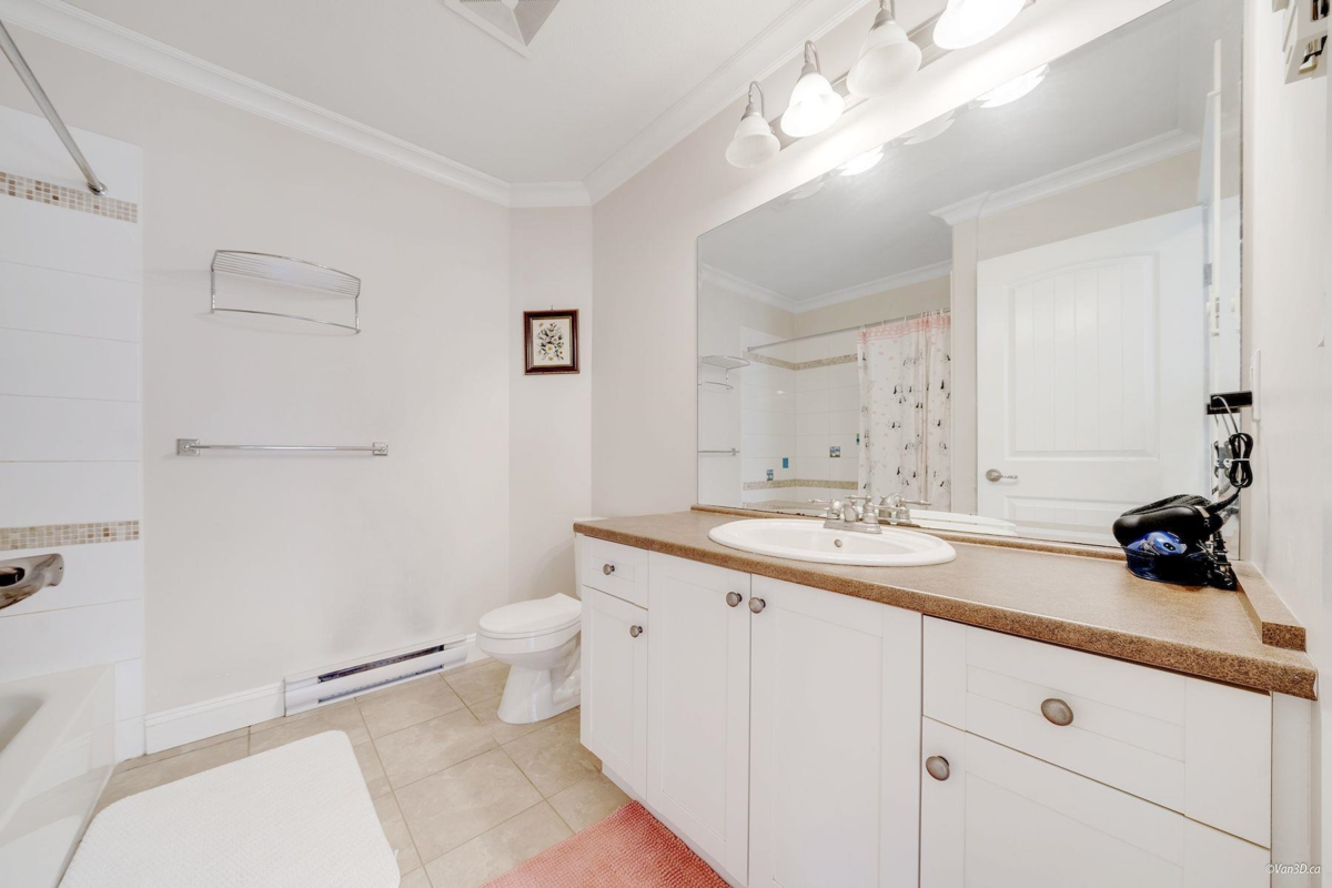 Guest Bathroom Photo of 11353 154a Street, Surrey, BC
