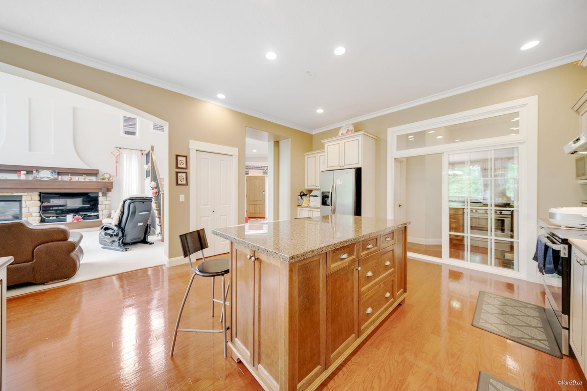 Kitchen Island Photo of 11353 154a Street, Surrey, BC