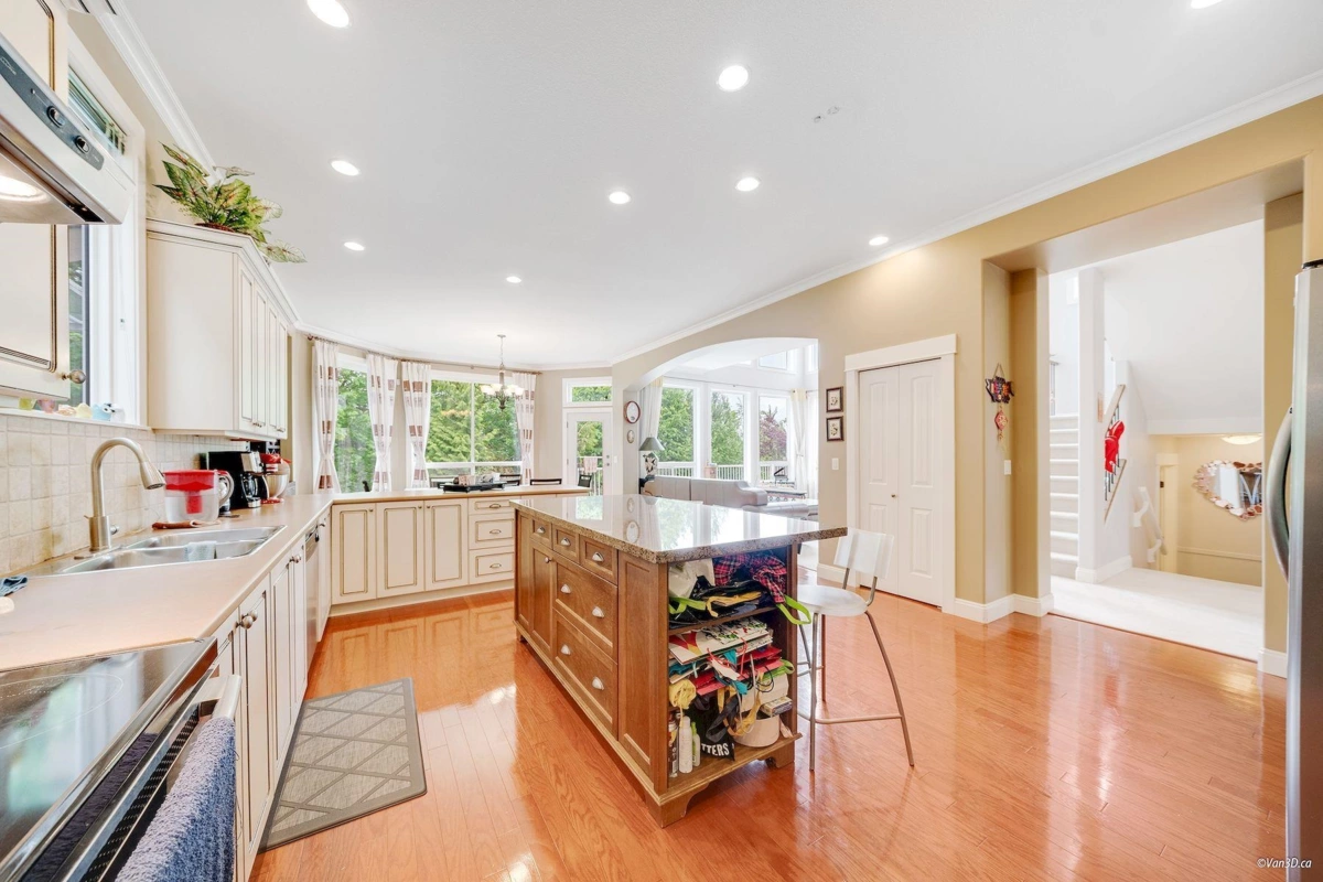 Laundry Room Photo of 11353 154a Street, Surrey, BC
