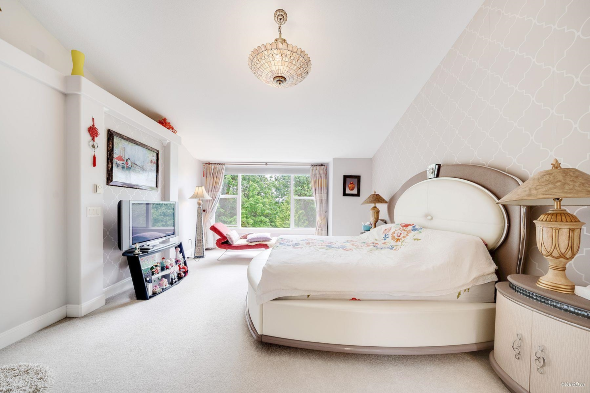 Living Room Photo of 11353 154a Street, Surrey, BC