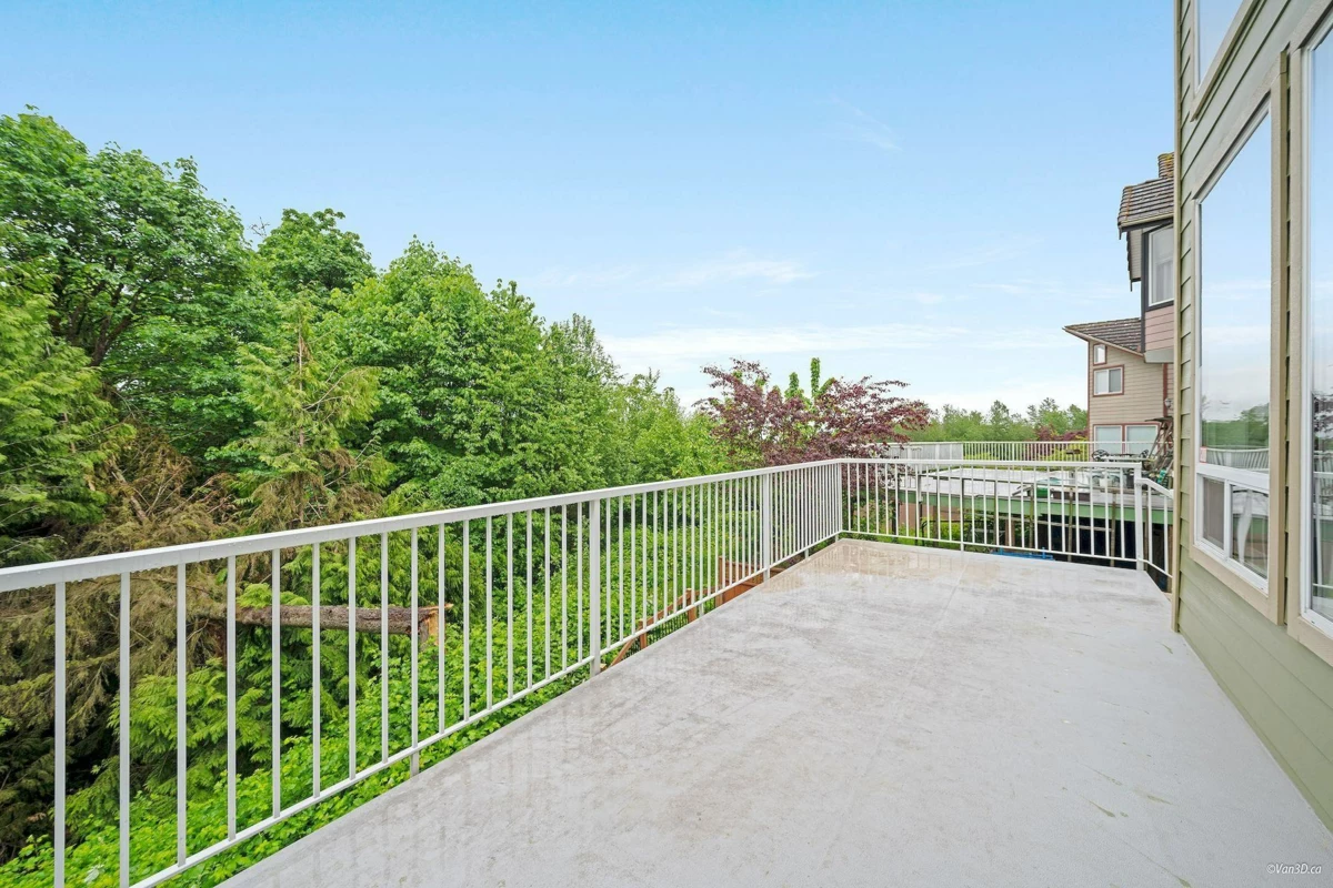 Swimming Pool Photo of 11353 154a Street, Surrey, BC