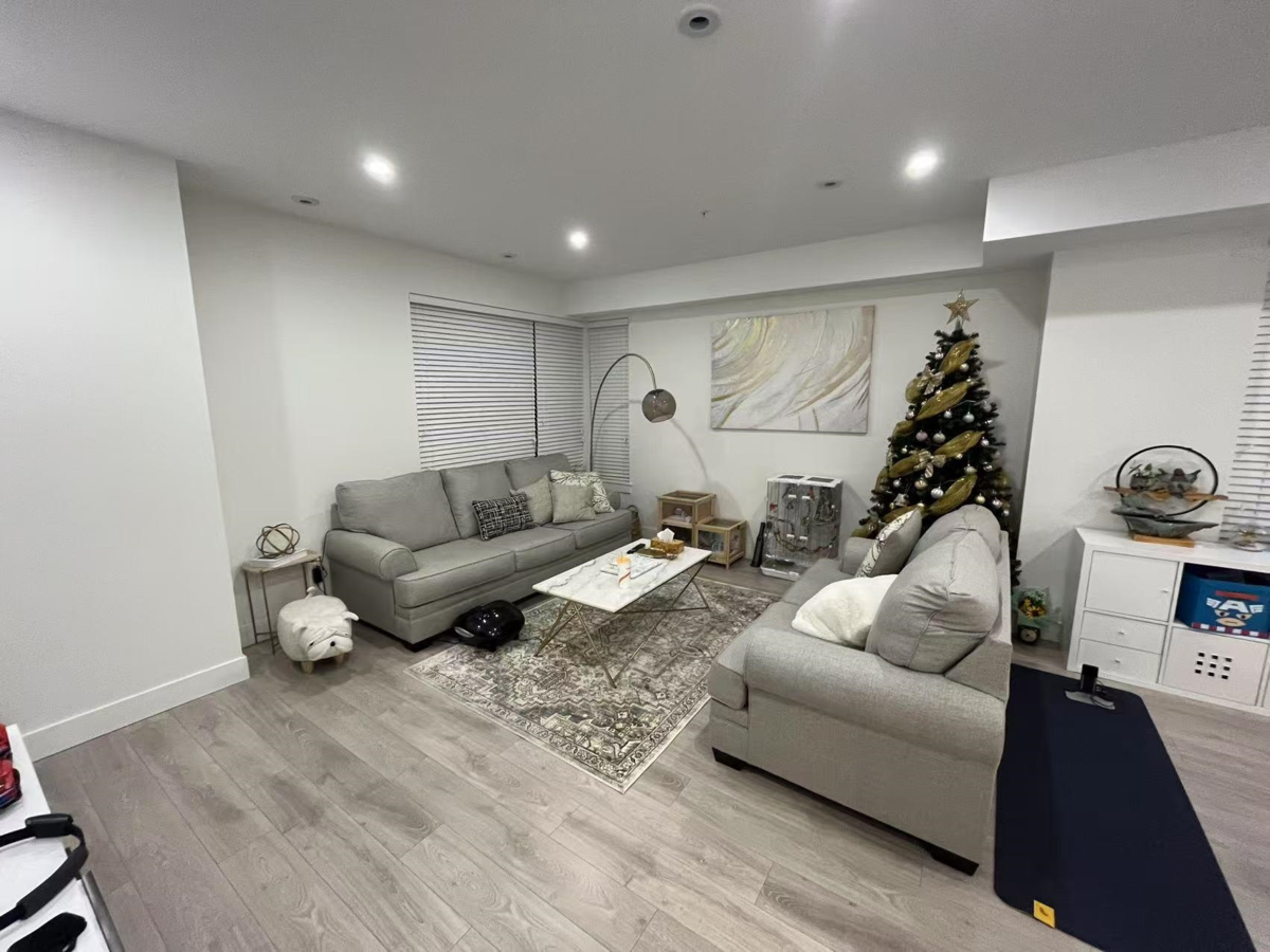 Kitchen Island Photo of 26 19624 56 Avenue, Langley, BC