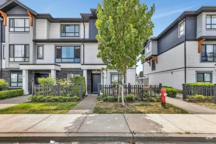 9 19704 55a Avenue, Langley, BC, Langley — Townhouse for sale